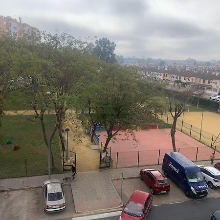 Vistas Desde Montequinto Apartman Dos Hermanas Kültér fotó